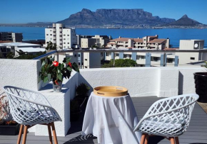 The Penthouse, Pub Lounge and Porch on the Palace, Bloubergstrand